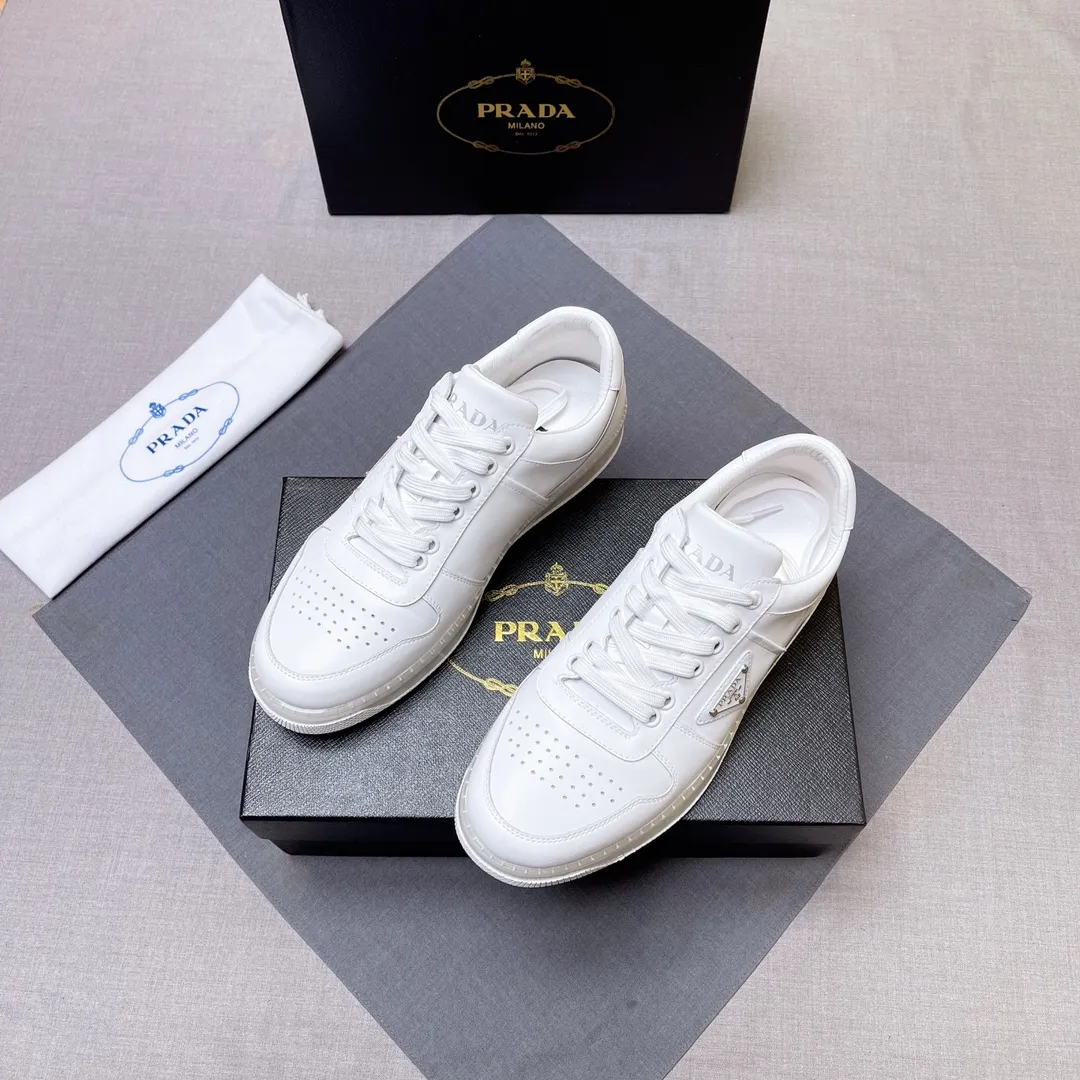 P420 Prada Prada's new men's leather sneakers, the highest version on the market, any comparison is welcome🆚! The original leather has excellent texture and is super high-end! Fetal sheep net lining imported from Italy, removable pad! Luxurious materials and fine workmanship, highly recommended! Code number 38-45 No. 058